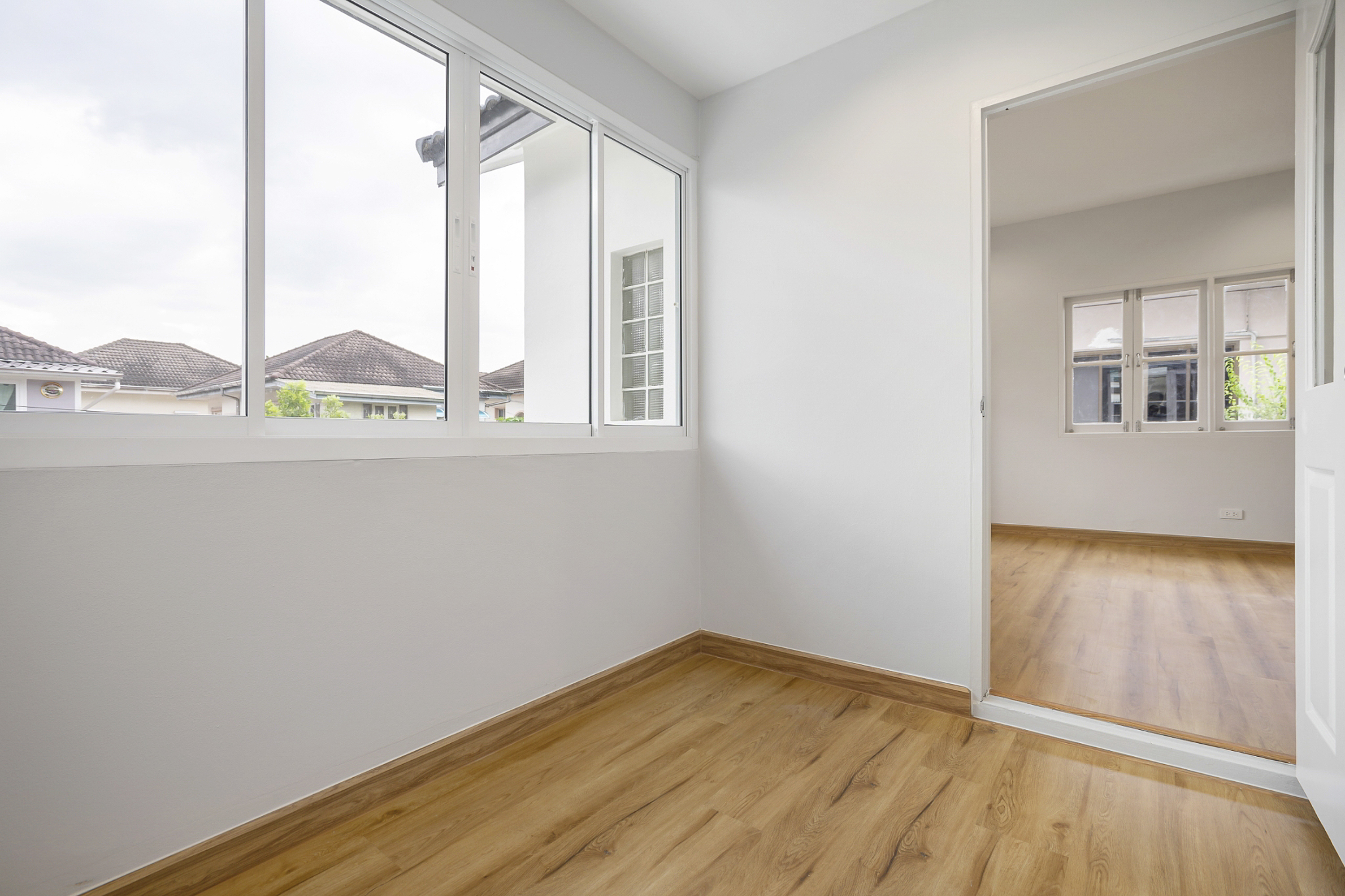 บ้านมือสองตกแต่งใหม่ แบรนด์ LH ม.ชัยพฤกษ์ ทวีวัฒนา เนื้อที่ 52.5 ตร.ว. ตอบโจทย์ทุกการอยู่อาศัย ด้วยฟังก์ชัน 3 ห้องนอน 3 ห้องน้ำ 1 ที่จอดรถ บนทำเลศักยภาพ เชื่อมต่อทางคู่ขนานลอยฟ้าบรมราชชนนี ใกล้ ม.มหิดล และเซ็นทรัลศาลายา